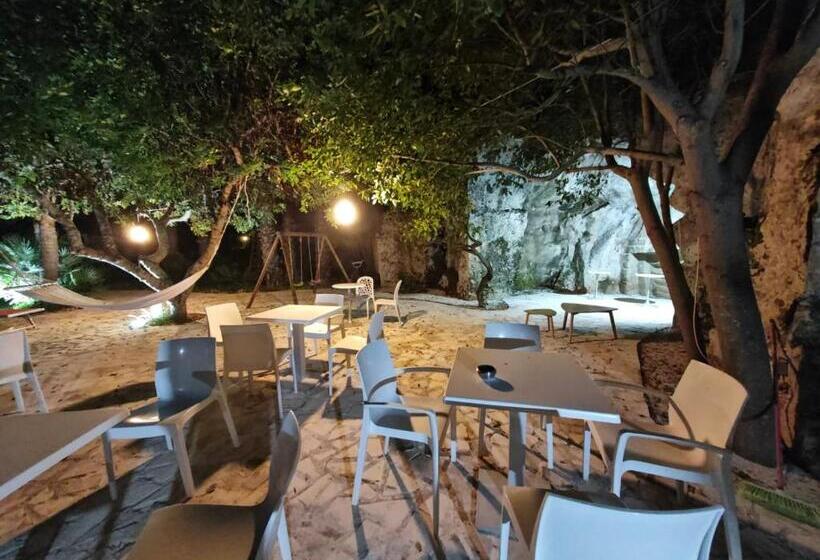 تختخواب و صبحانه Residence Il Carrubo