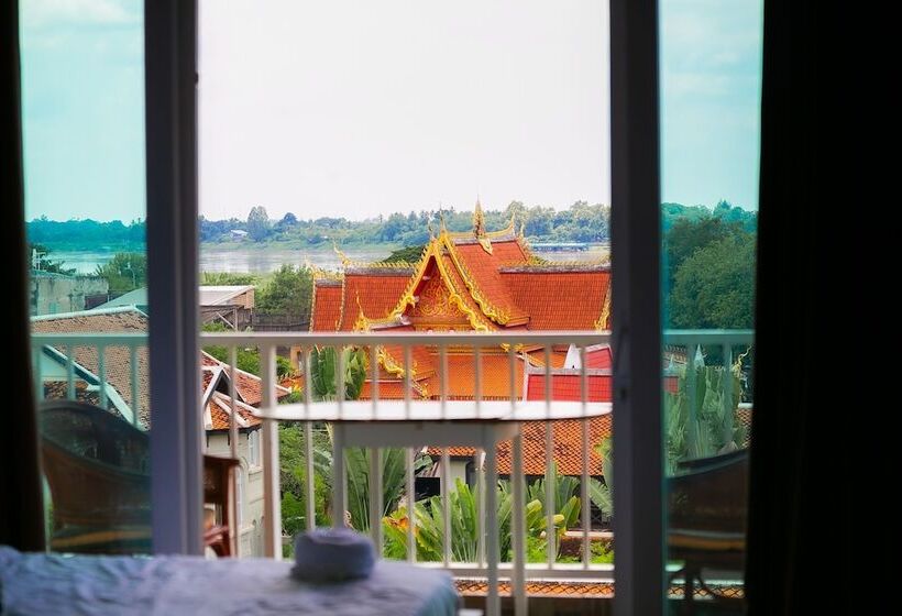 Champion Hotel & Pub