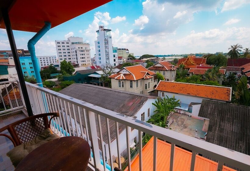 Champion Hotel & Pub