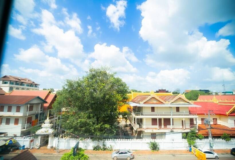 Champion Hotel & Pub