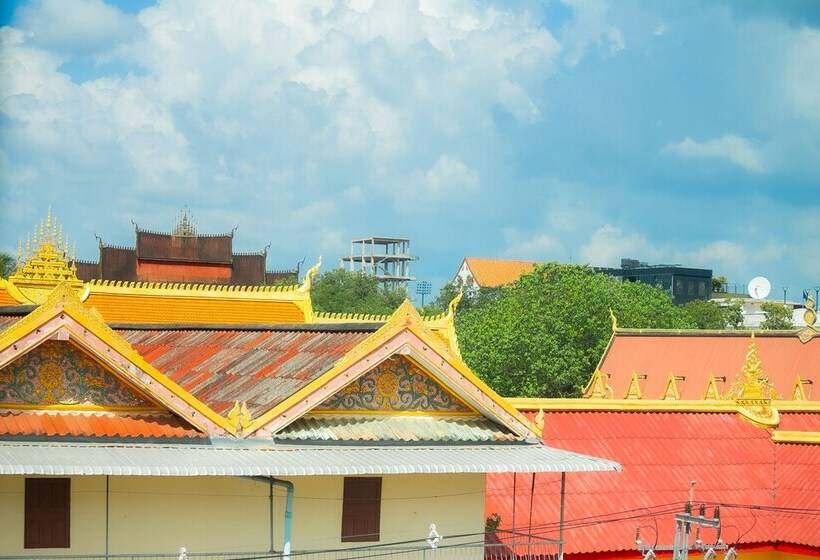 Champion Hotel & Pub