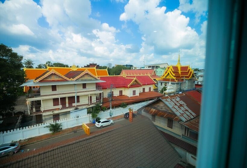 Champion Hotel & Pub