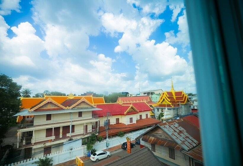 Champion Hotel & Pub