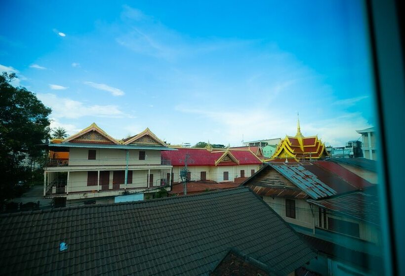 Champion Hotel & Pub