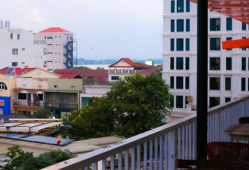 Champion Hotel & Pub