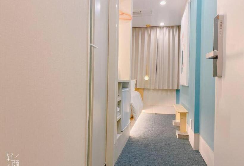 东京中心上野公园时尚设计师房间ycoc 上野公园3分钟 车站1分钟 超级繁华 免费wifi 戴森吹风