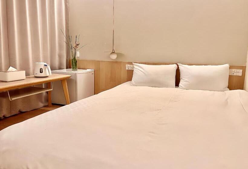 东京中心上野公园时尚设计师房间ycoc 上野公园3分钟 车站1分钟 超级繁华 免费wifi 戴森吹风