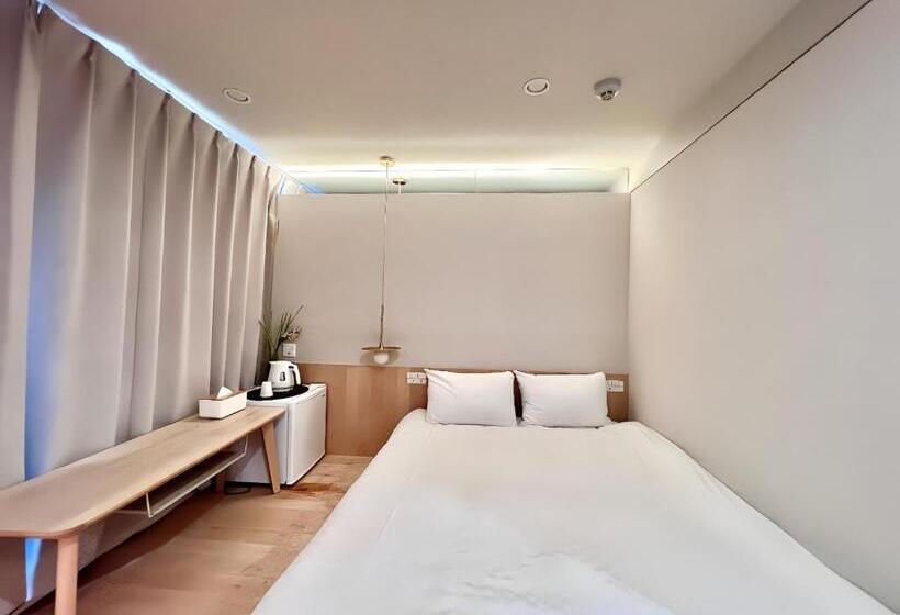 东京中心上野公园时尚设计师房间ycoc 上野公园3分钟 车站1分钟 超级繁华 免费wifi 戴森吹风