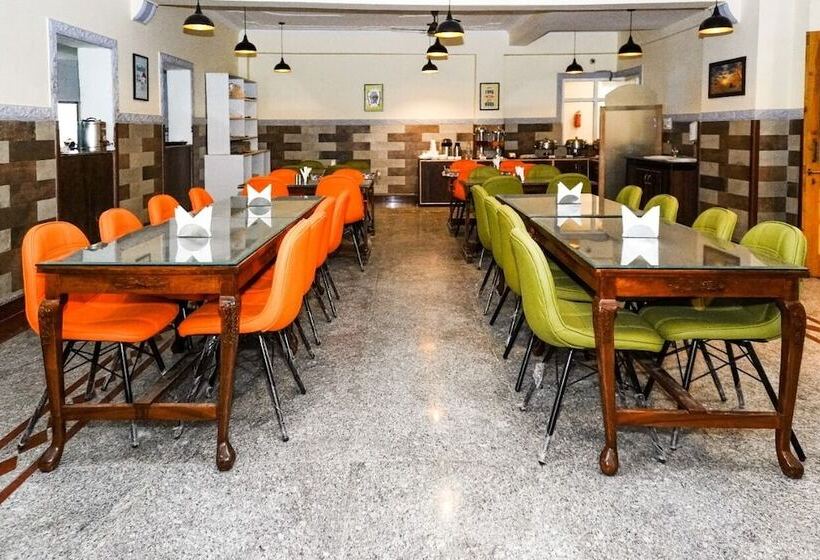 Click Sunburry Hotel Srinagar