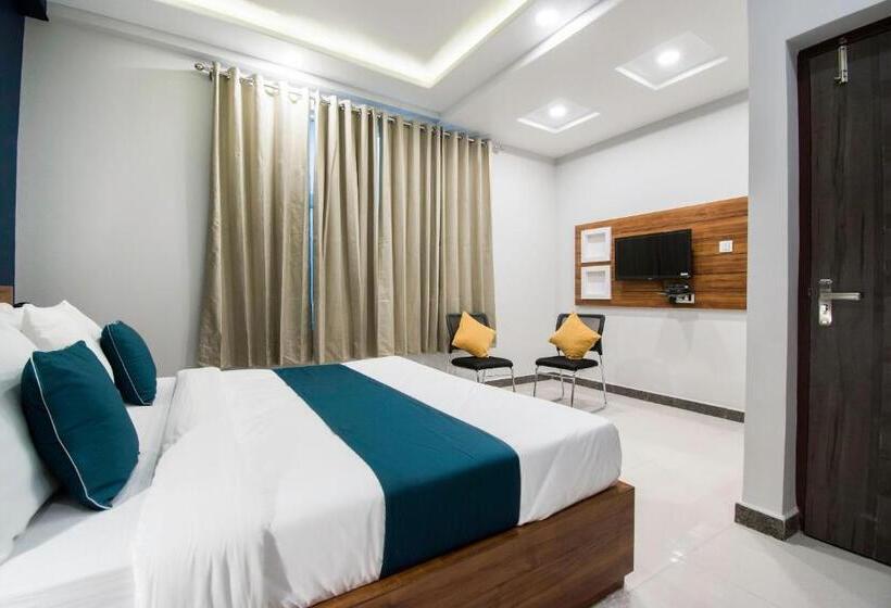 ホテル Collection O Blue Shine