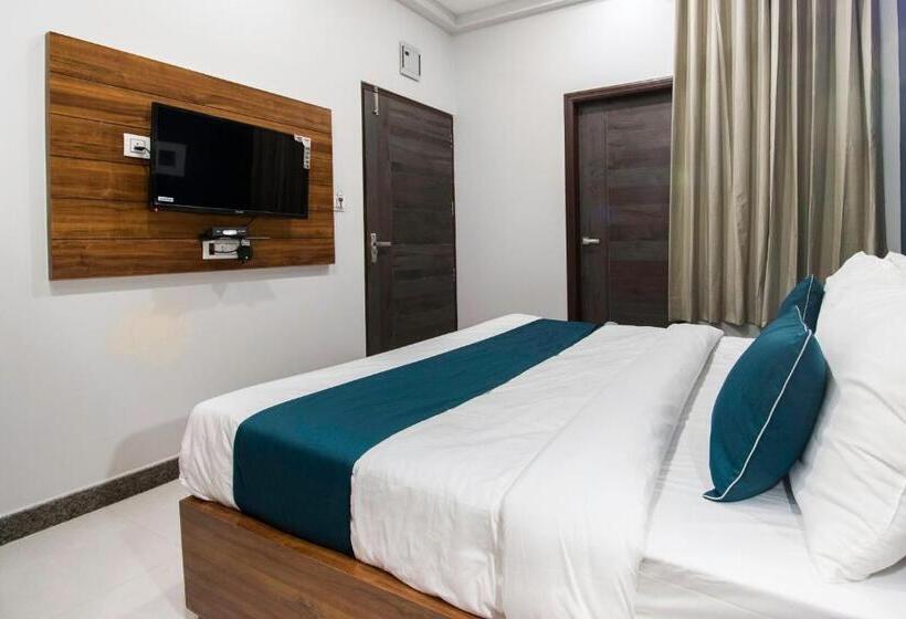 ホテル Collection O Blue Shine