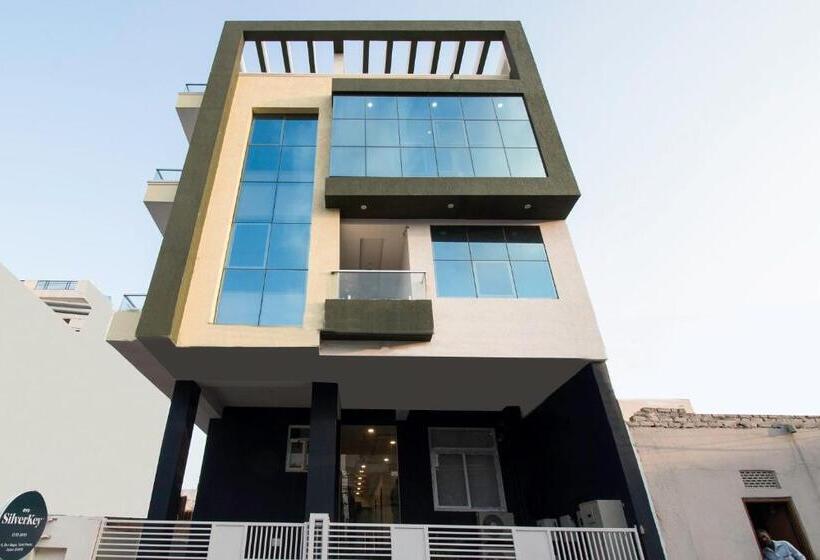 ホテル Collection O Blue Shine