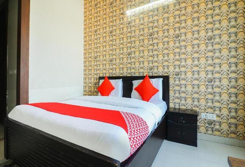 호텔 Collection O Platinum