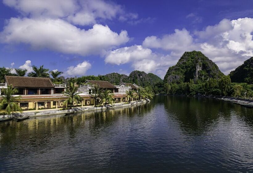 Emeralda Resort Tam Coc