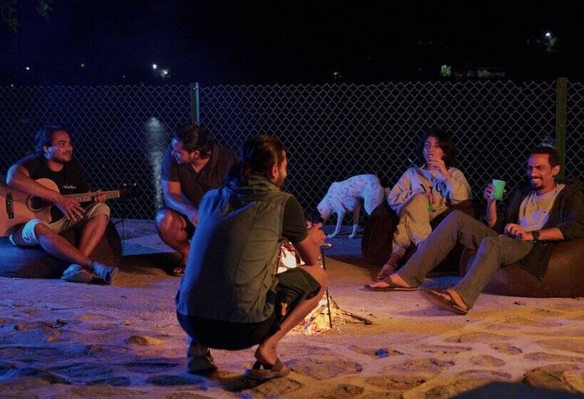 פונדק Tents N' Trails