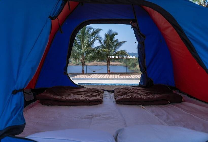 פונדק Tents N' Trails