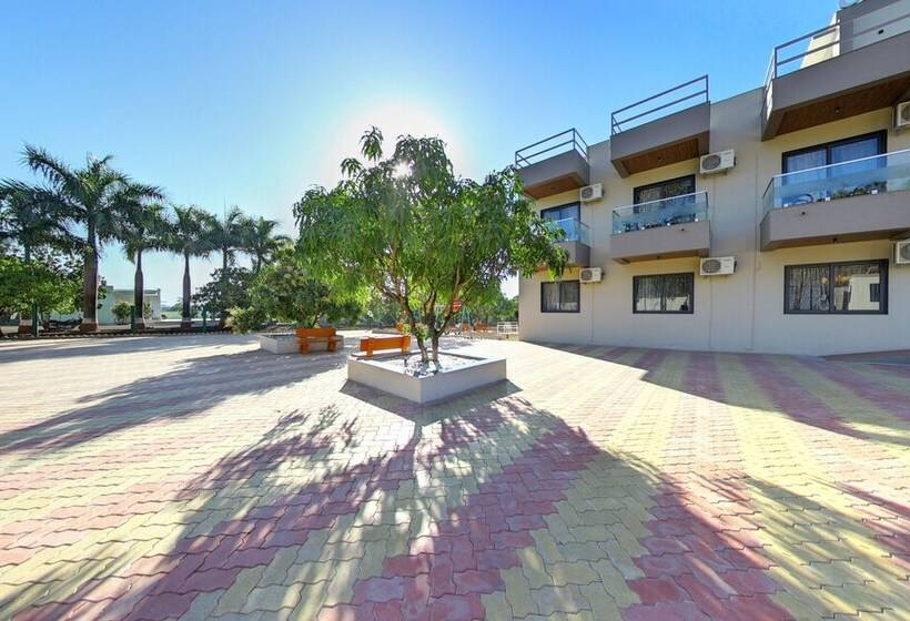 בית מלון כפרי Anantam Resort