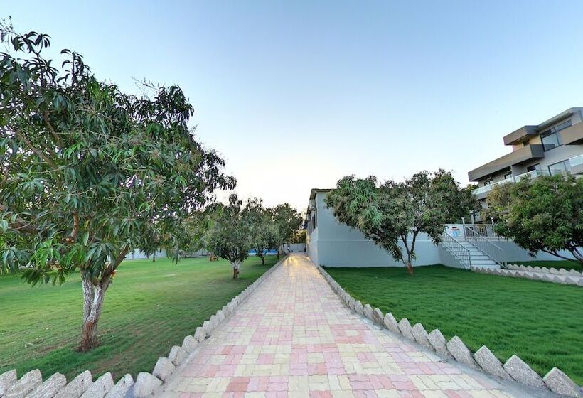 בית מלון כפרי Anantam Resort