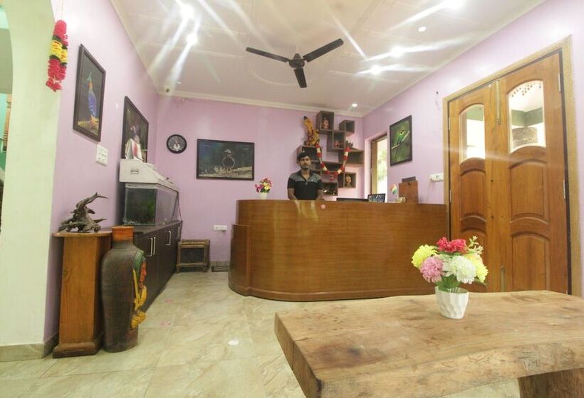 فندق Birders Den Eco Resort