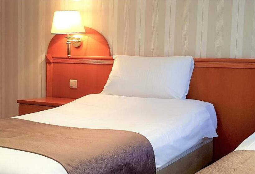 בית מלון כפרי Cardinal