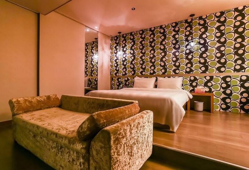 Отель Donghae Very Six