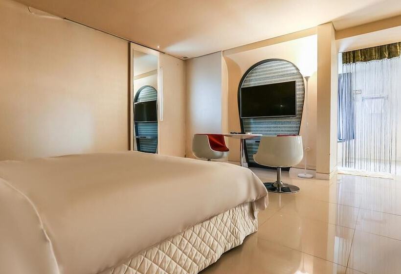 Отель Donghae Very Six