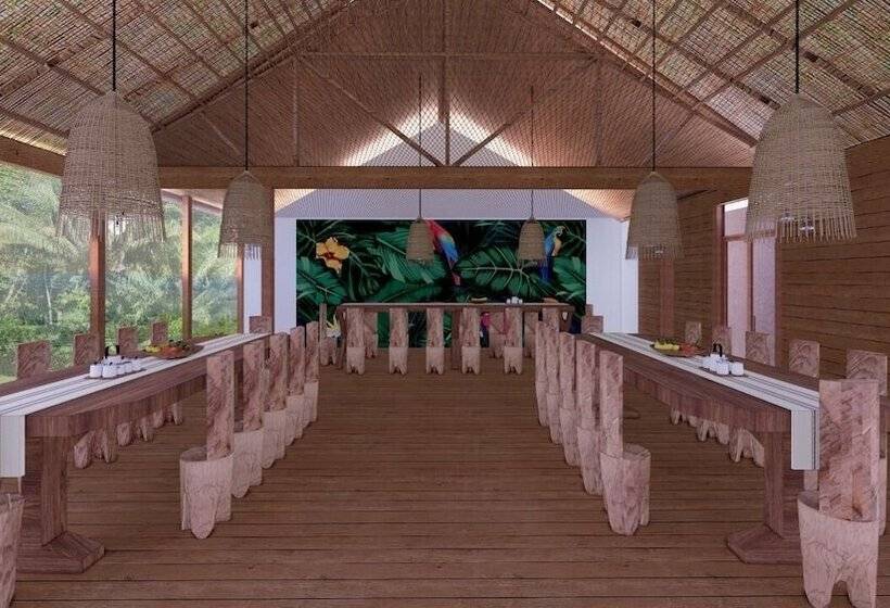 هتل Explorers Inn