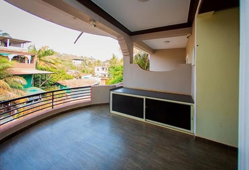 בית מלון כפרי Fabexpress Morjim Highland With Swimming Pool