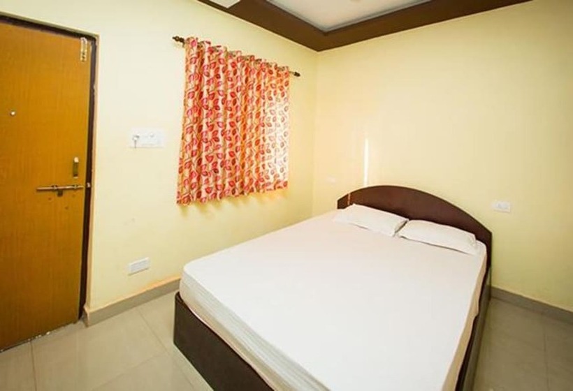 בית מלון כפרי Fabexpress Morjim Highland With Swimming Pool