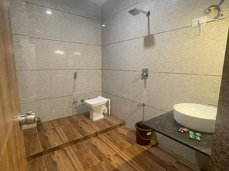 فندق Gir Night Resort By Royal Collection