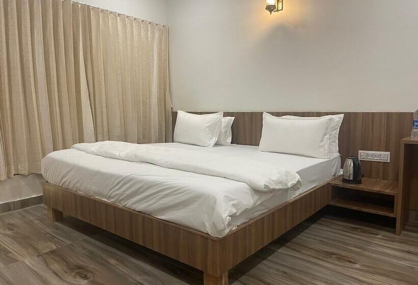 فندق Gir Night Resort By Royal Collection