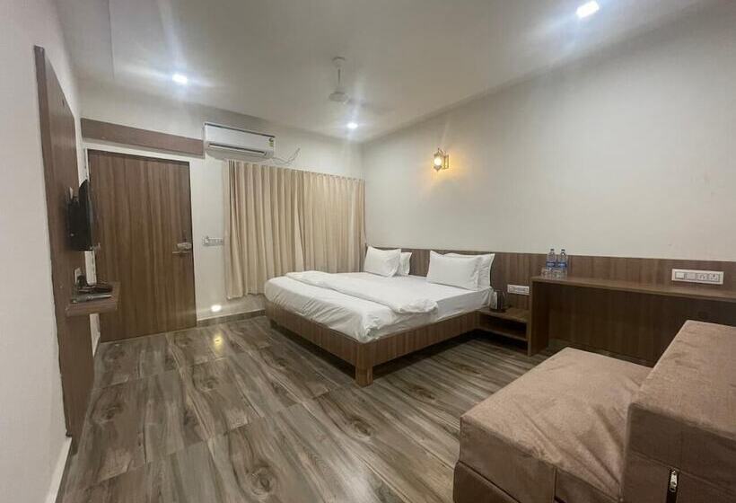 Отель Gir Night Resort By Royal Collection