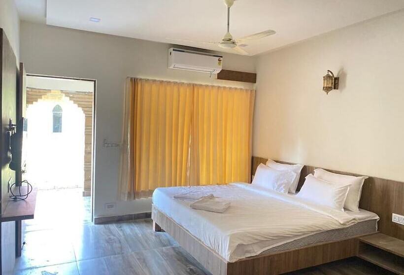Отель Gir Night Resort By Royal Collection