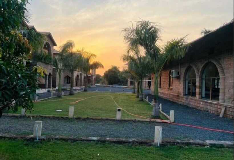 Отель Gir Night Resort By Royal Collection