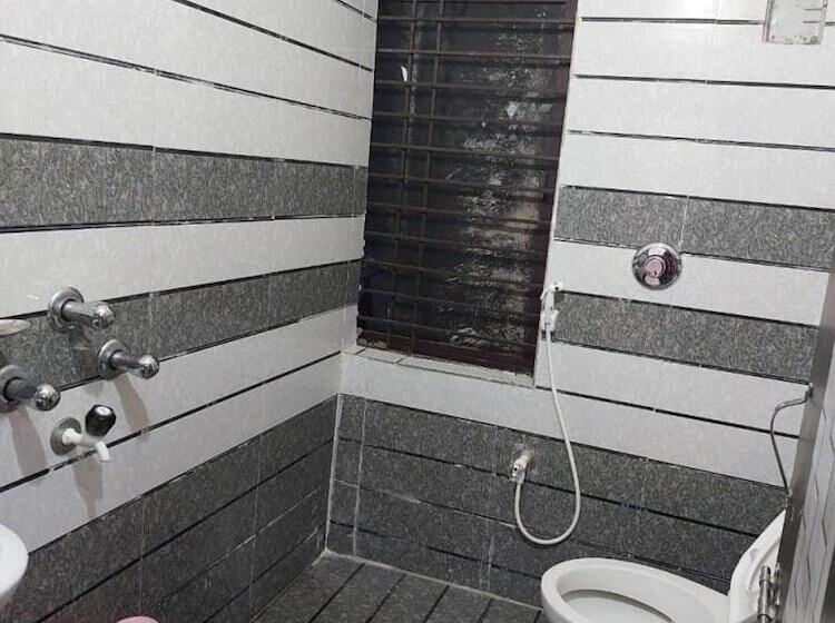 Отель Iroomz City Lite Lodge