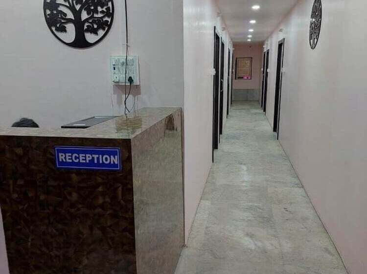 Отель Iroomz City Lite Lodge