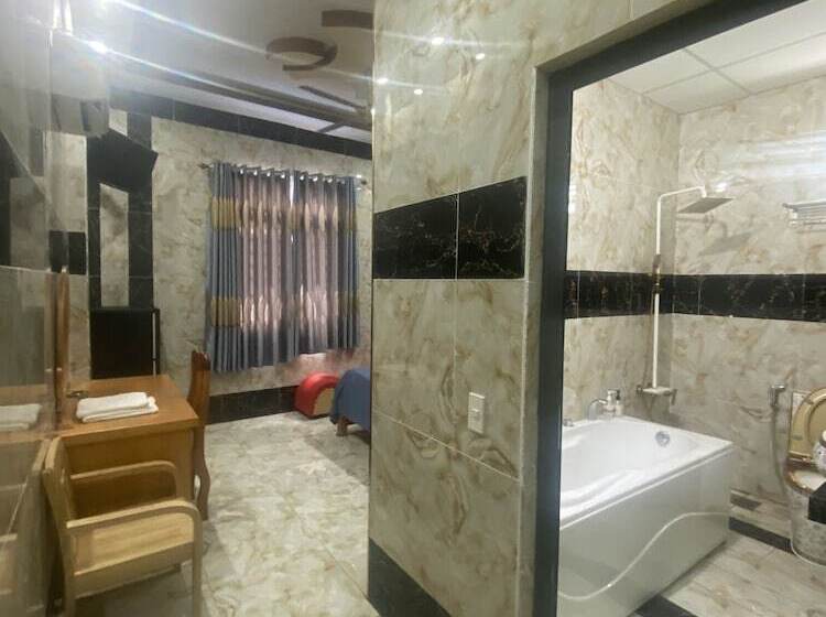 Отель Khach San Hoi Nghia