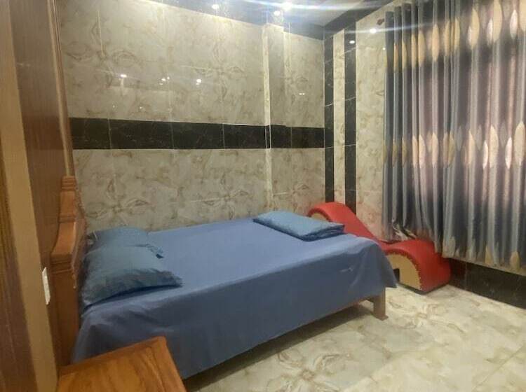 Отель Khach San Hoi Nghia