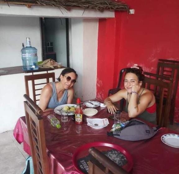 فندق Lions Den & Lions D Restaurant Bar