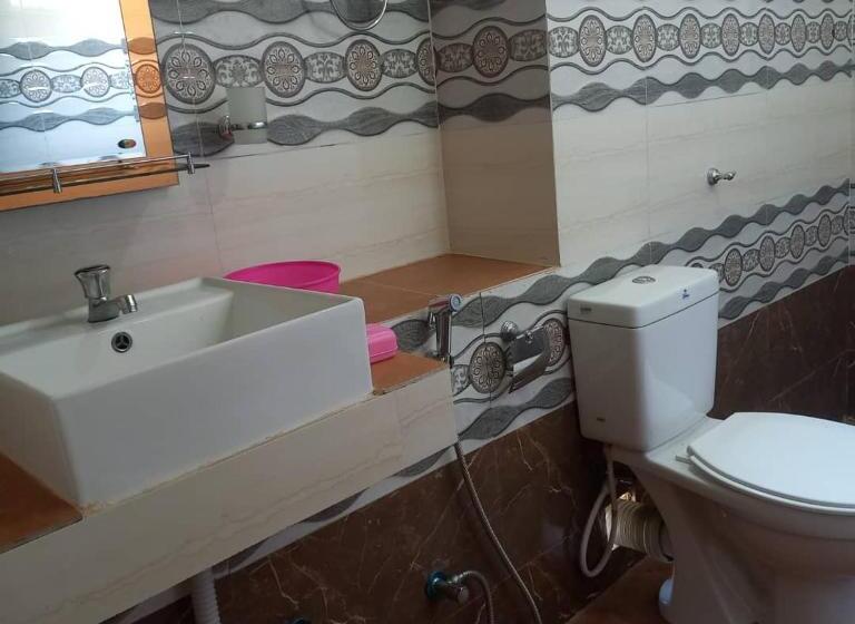 فندق Lions Den & Lions D Restaurant Bar