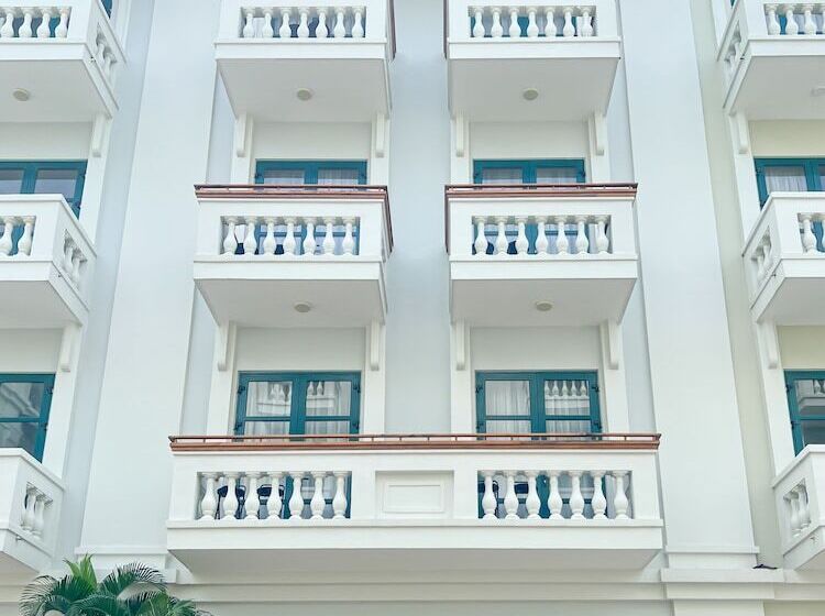 هتل Marina Seaside Boutique