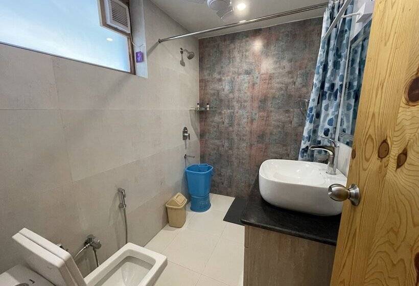 בית מלון כפרי Sangita Resorts Naukuchiatal