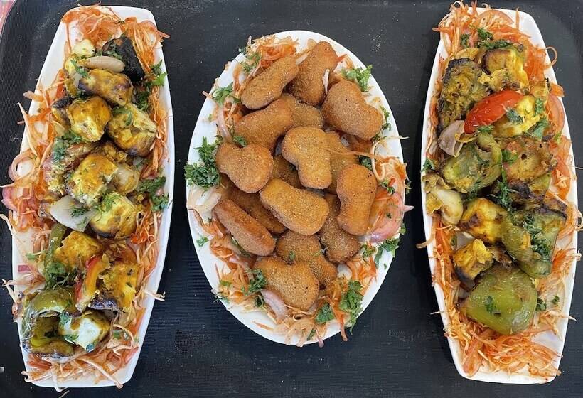 בית מלון כפרי Sangita Resorts Naukuchiatal