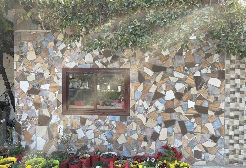 בית מלון כפרי Sangita Resorts Naukuchiatal