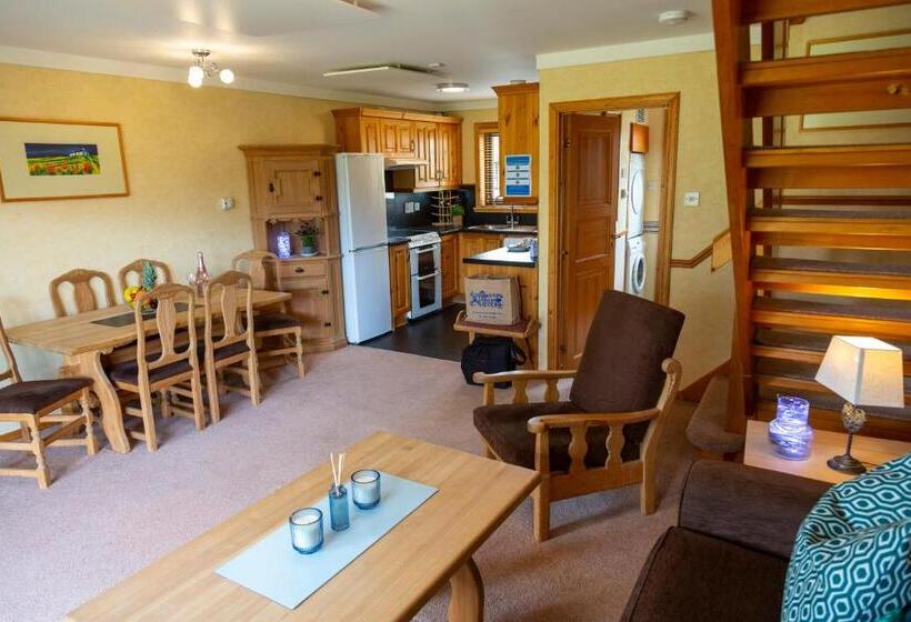 בית מלון כפרי Scandinavian Village Ltd