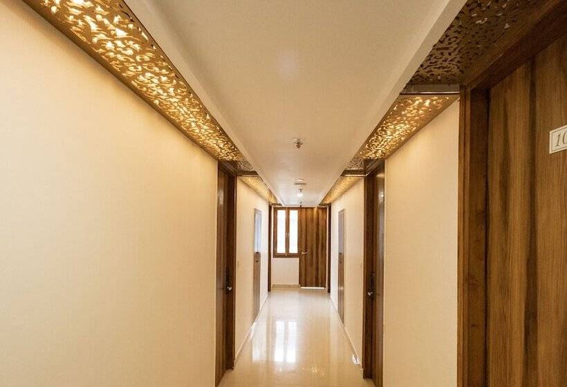 هتل Snow White Regency, Manali