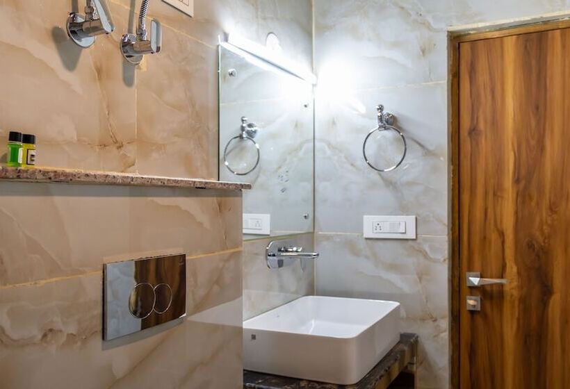 هتل Snow White Regency, Manali