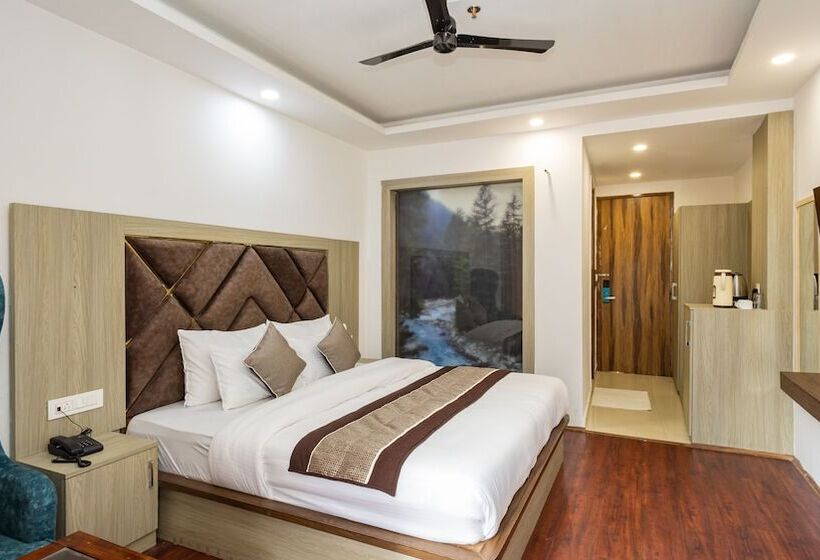 هتل Snow White Regency, Manali