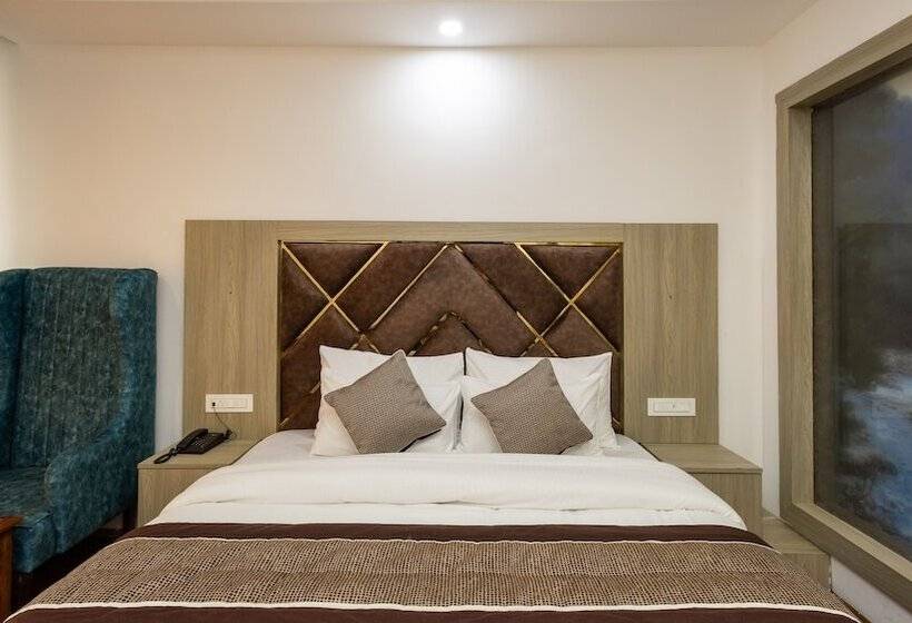 هتل Snow White Regency, Manali