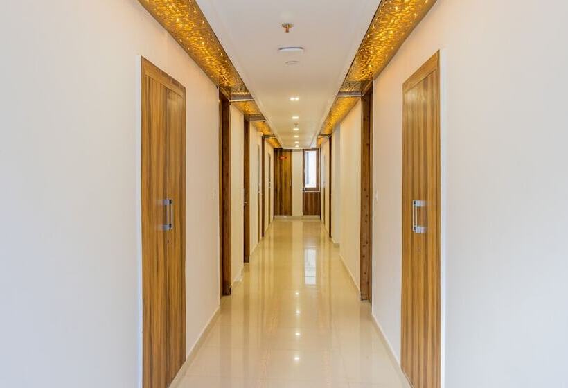 هتل Snow White Regency, Manali